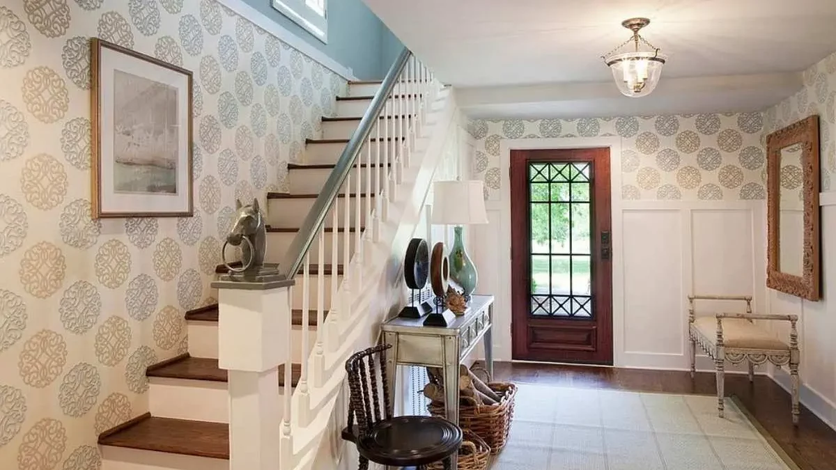 Wallpaper in the Foyer And How to Decorate a Foyer